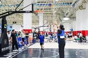 博彩-形容篮球场风采的成语